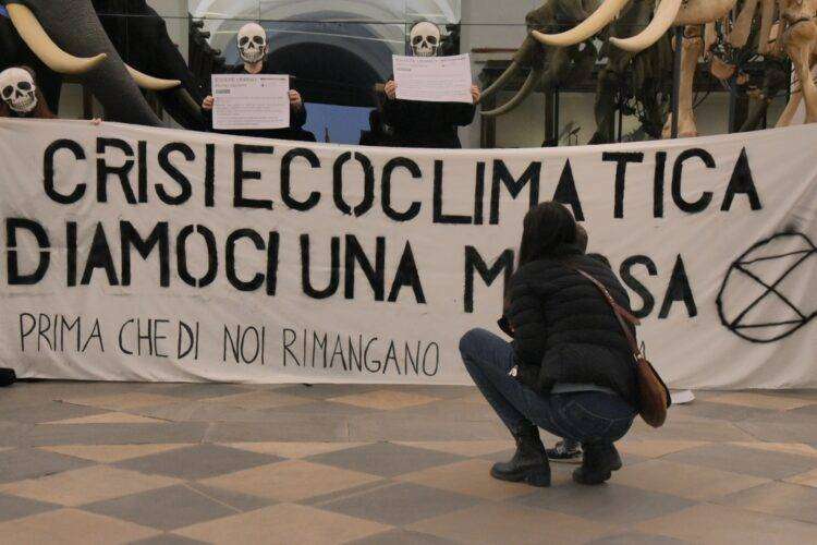 Blitz di Extinction Rebellion nel Museo di Scienze naturali di Torino