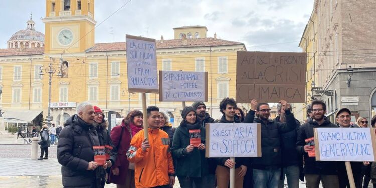 Ultima Generazione, a Parma assemblea popolare in piazza Garibaldi