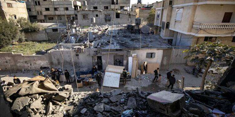 Media, almeno 67 palestinesi uccisi a Gaza la notte scorsa