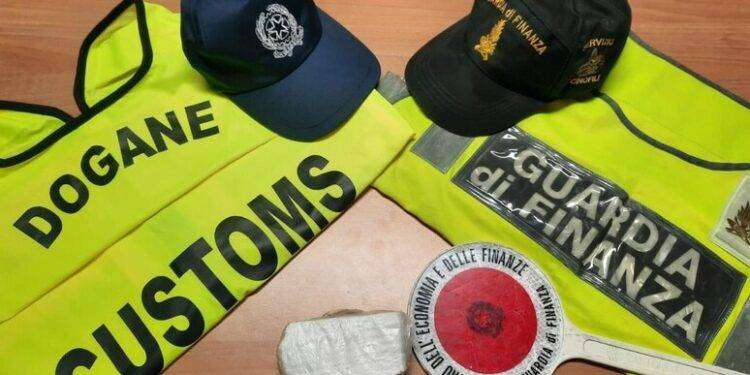 Sbarca in aeroporto ad Alghero con 200gr di cocaina, arrestata