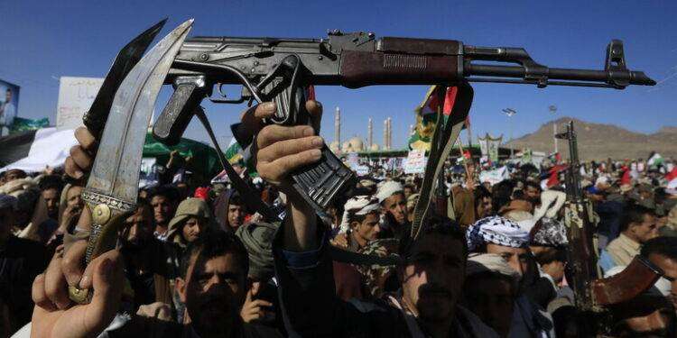 Gli Houthi annunciano un attacco a una petroliera Usa nel Golfo di Aden