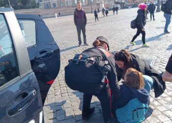 Animalisti imbrattano la fontana di Piazza del popolo a Roma