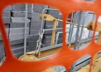 Sanremo, un operaio cade da un’impalcatura