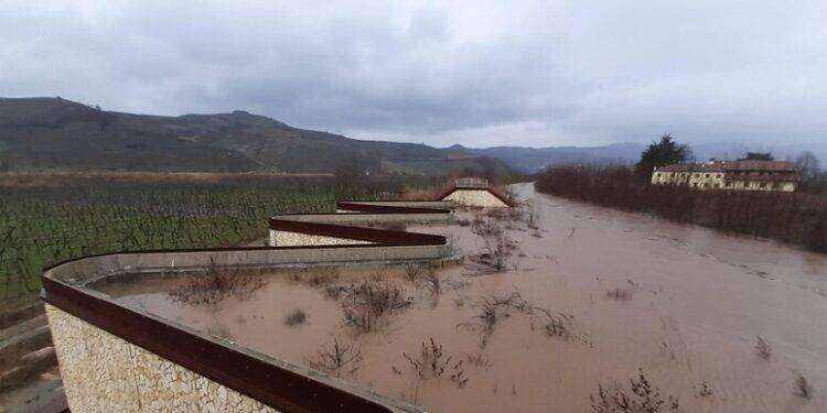 Maltempo: l’Italia sotto la pioggia, frane in Liguria, allerta Veneto