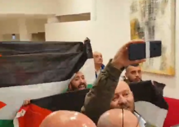 Schlein contestata a Cagliari da attivisti pro Palestina