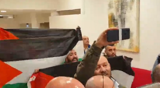 Schlein contestata a Cagliari da attivisti pro Palestina