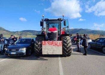 Protesta trattori, blocchi stradali a singhiozzo nel Sassarese