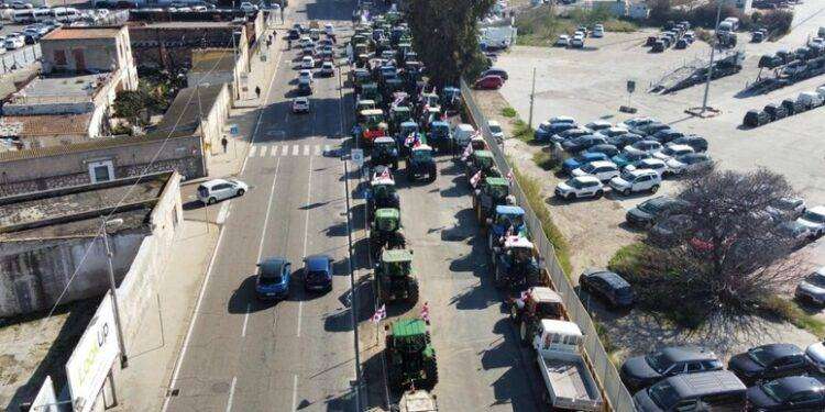 Protesta trattori, avanti a oltranza con il presidio a Cagliari