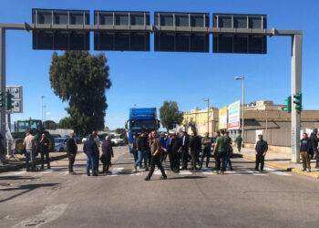Protesta trattori, traffico bloccato all’ingresso di Cagliari