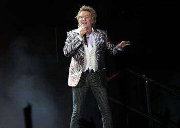 Rod Stewart vende la sua musica per 100 milioni di dollari