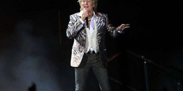 Rod Stewart vende la sua musica per 100 milioni di dollari