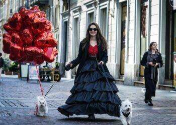 San Valentino tra fiori e cene, il 60% degli italiani festeggia