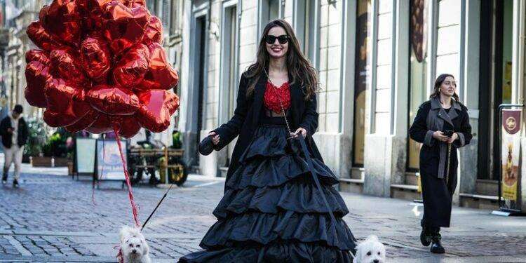 San Valentino tra fiori e cene, il 60% degli italiani festeggia