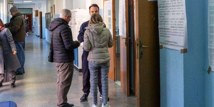 Sardegna: affluenza regionali in aumento, 18,4% alle 12