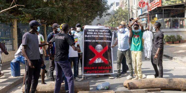 In Senegal è dittatura: autorità vietano manifestazione e bloccano Internet