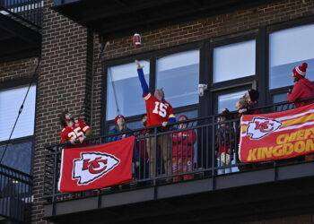 Spari alla parata del Super Bowl, un morto e 9 feriti