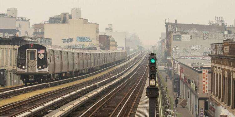 Usa: sparatoria in metro a New York, morto un 35enne