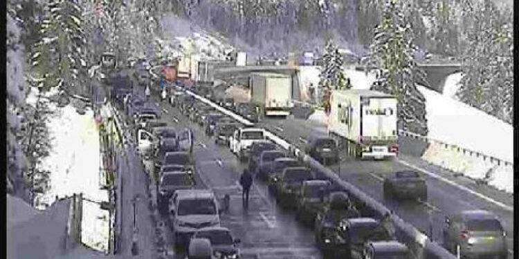 Ultima Generazione blocca l’Autobrennero in Austria