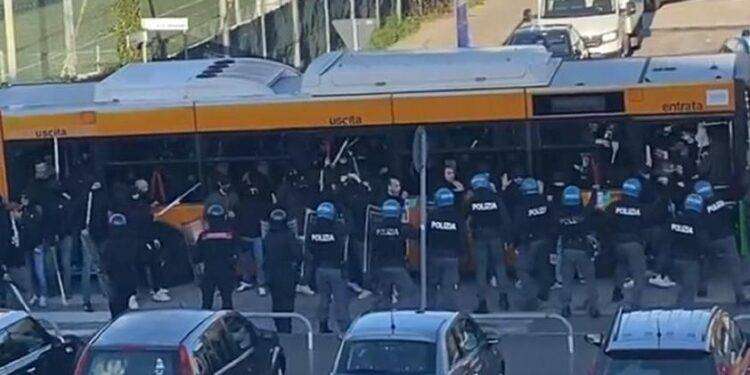 Prolivorno-Massese, guerriglia fra tifosi dopo la partita