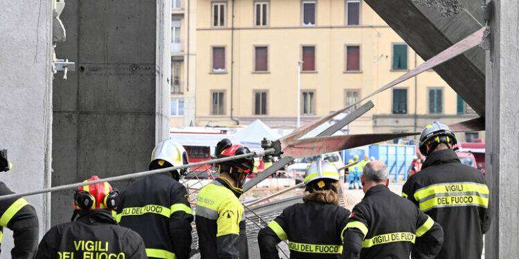 Continuano le ricerche dell’ultimo operaio disperso dopo il crollo a Firenze