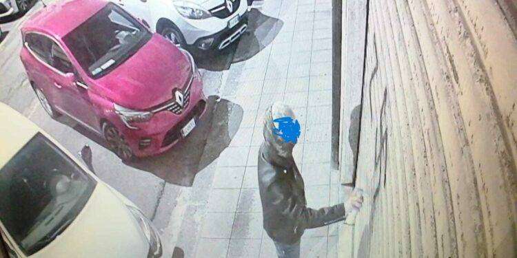 Russofobia in Sardegna, scritte davanti ad un negozio russo a Cagliari e vietata festa a Capoterra