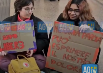 Parità di genere, blitz di ‘Bruciamo Tutto’ a Termini: attivato antincendio e vernice sulle vetrine