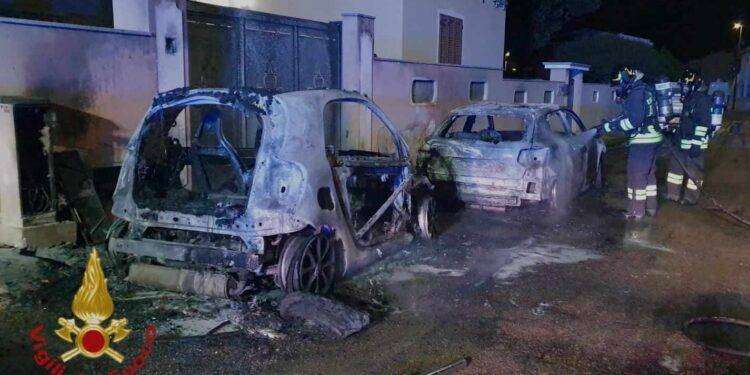 Due auto a fuoco nella notte a Olbia, indagano i carabinieri