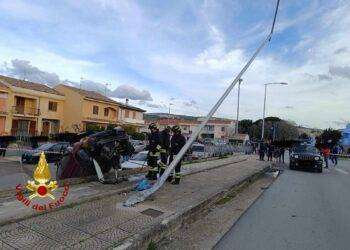 Sorso, auto esce di strada e investe passante