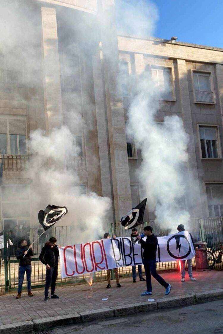 Scuola, il Blocco Studentesco in sit-in al Dettori di Cagliari