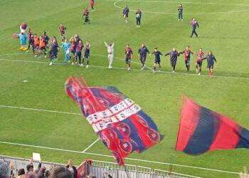 Altro colpo Cagliari, vince 4-2 e affossa la Salernitana