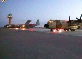 Aerei egiziani lanciano tonnellate di aiuti nel nord della Striscia di Gaza