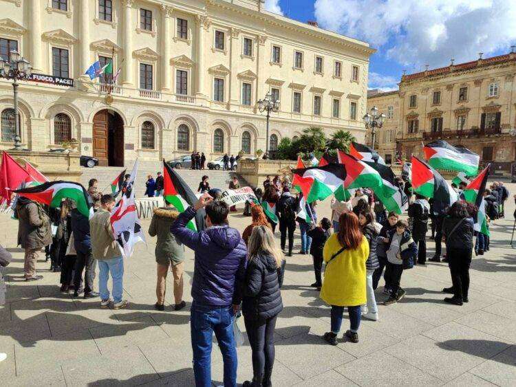 Sassari in piazza per la Palestina: “Revoca degli accordi tra Università e Leonardo Spa”