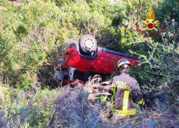 San Teodoro, si ribalta l’auto : due ragazze ferite