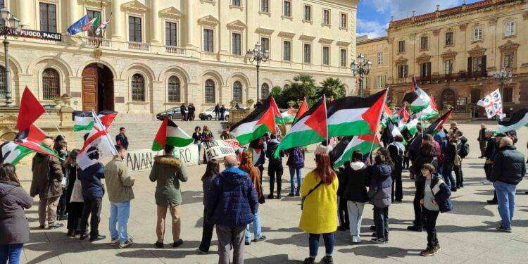Sassari in piazza per la Palestina: “Revoca degli accordi tra Università e Leonardo Spa”