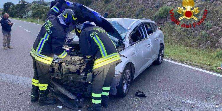 SS 131, perde il controllo dell’auto e finisce sul guard rail: un ferito