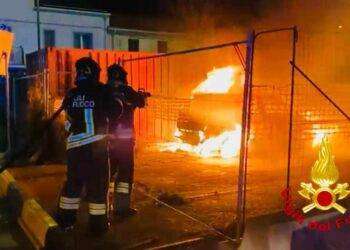 Auto bruciate, è emergenza a Olbia