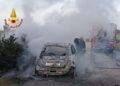 Cagliari, auto in fiamme in Via Quintino Sella