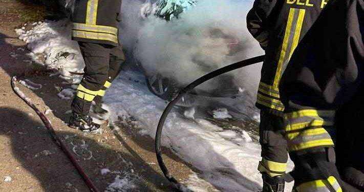 Ancora roghi in Gallura: auto in fiamme a La Maddalena