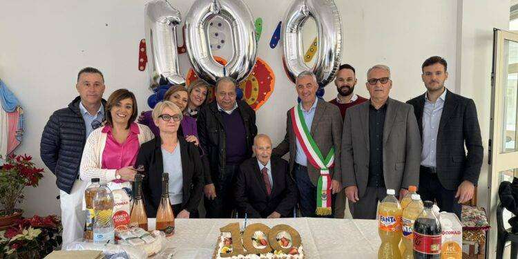 Giacomo Idda compie 100 anni, gli auguri di Alghero