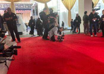 A Hollywood torna rosso il tappeto degli Oscar