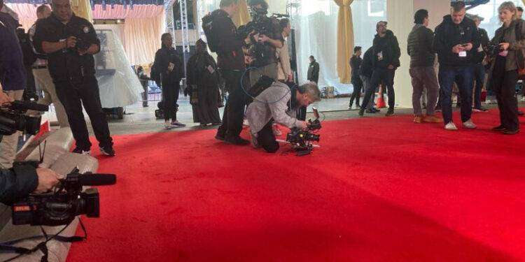 A Hollywood torna rosso il tappeto degli Oscar