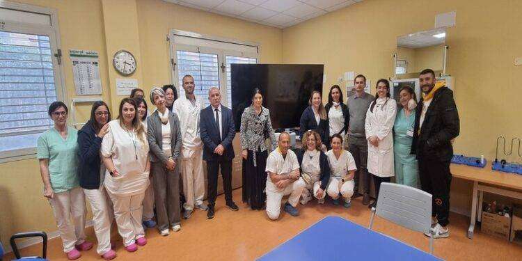 Genitori vittima incidente donano macchinari a ospedale Oristano