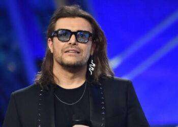 Paura per Gianluca Grignani, colto da malore mentre suona in un locale