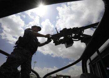 Nave colpita da un missile Houthi al largo dello Yemen