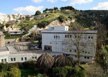 Litiga al bar e spara 3 colpi di pistola per aria, arrestato