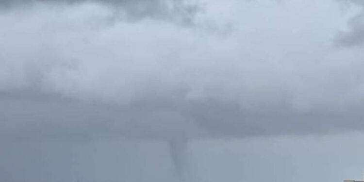 Maltempo in Portogallo: tornado a Lisbona, neve alle Azzorre