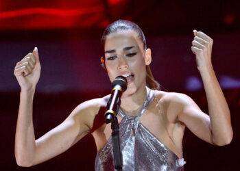 Mara Sattei e Clara al concerto di Pasquetta a Cannigione