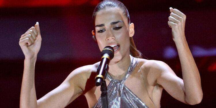 Mara Sattei e Clara al concerto di Pasquetta a Cannigione