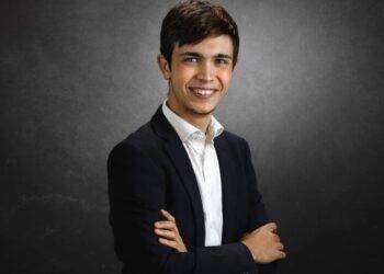 Matteo Porru sul ring della rassegna ‘Scrittori alle corde’