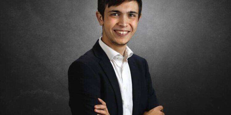 Matteo Porru sul ring della rassegna ‘Scrittori alle corde’